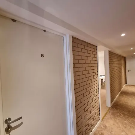In House - Spacious Private Room, Queen Bed, Close To Center Pensión *